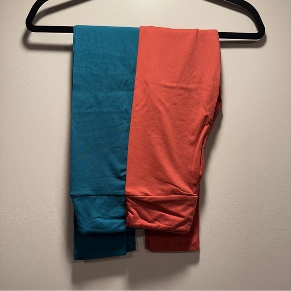 NEW JR TWEEN SET OF 2 NEW LulaRoe Soft Leggings One Size Juniors 8-16 Blue Red - Picture 8 of 13